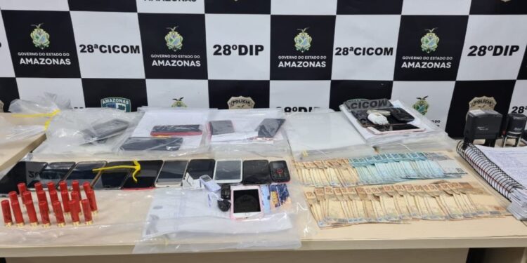 Homem é preso em flagrante apreende munições e R$ 3 mil em espécie