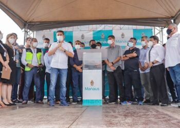 Novos ônibus passam a circular sem cobradores em Manaus