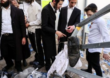 Tumulto em festival religioso deixa 44 mortos