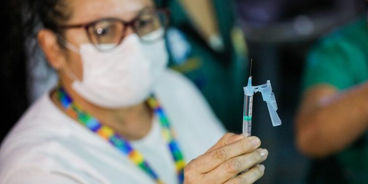 Prefeitura de Manaus retoma aplicação da 1ª dose da vacina contra a Covid-19