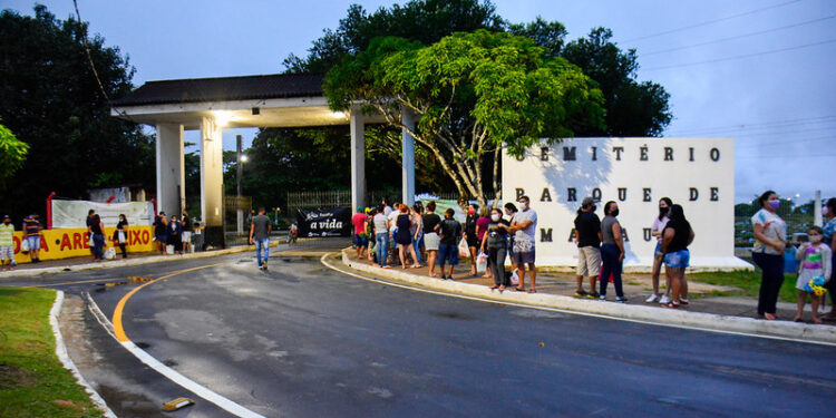 Cemitérios públicos serão reabertos às segundas-feiras