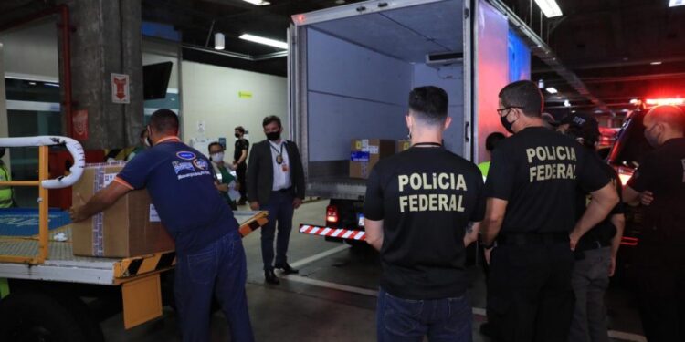 Governo do Amazonas recebe 16.380 mil doses da vacina Pfizer