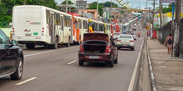 Em Manaus, rodoviários fazem paralisação e pedem prioridade na vacinação contra covid-19