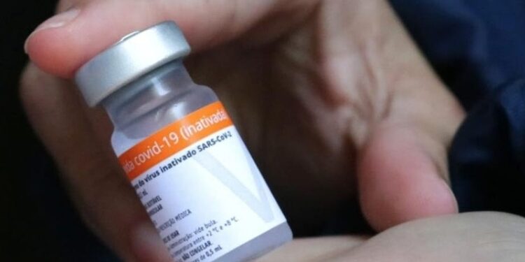 CPI da Covid: Falta de vacinas para 2ª dose da CoronaVac será investigada