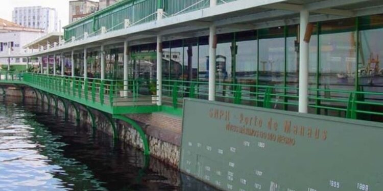 Rio Negro sobe 4 centímetros em 24h e preocupa especialistas no Amazonas