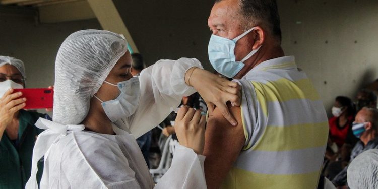 Mutirão de vacinação atenderá população a partir dos 28 anos em Manaus