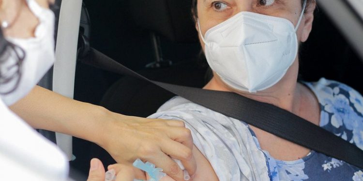 Prefeitura de Manaus vacina mais de 15 mil pessoas contra a Covid-19 neste feriado