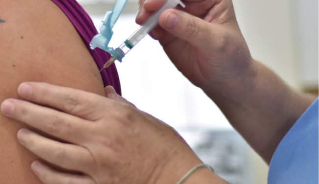 Queiroga diz que pessoas com mais de 18 anos serão vacinadas até dezembro