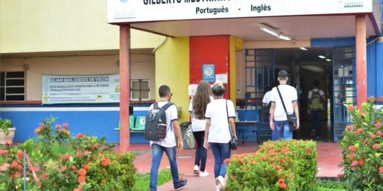 Governo do Amazonas retoma aulas e atividades presenciais em órgãos estaduais
