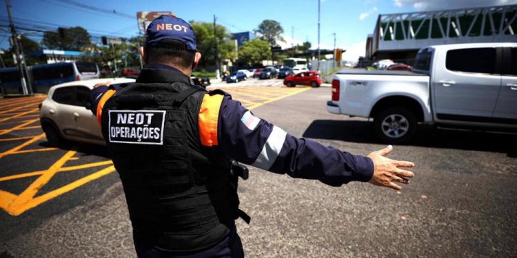 Detran-AM atua nas operações Mão de Ferro e Lei Seca e no mutirão de vacinação do Governo do Estado