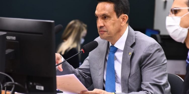 Sidney Leite cobra celeridade no acesso à energia elétrica para famílias amazônidas isoladas