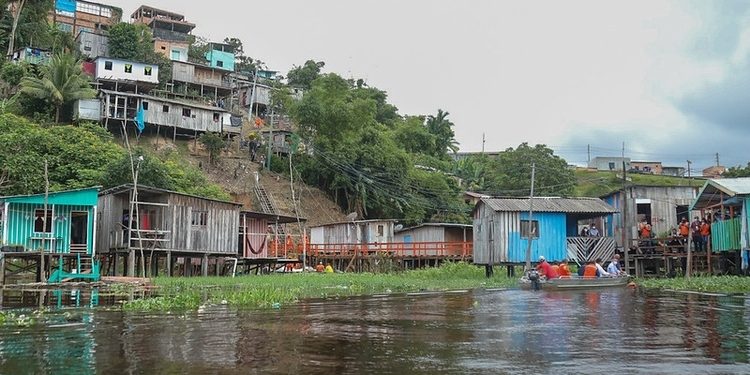 Pagamento de auxílio às famílias atingidas pela cheia inicia hoje em Manaus