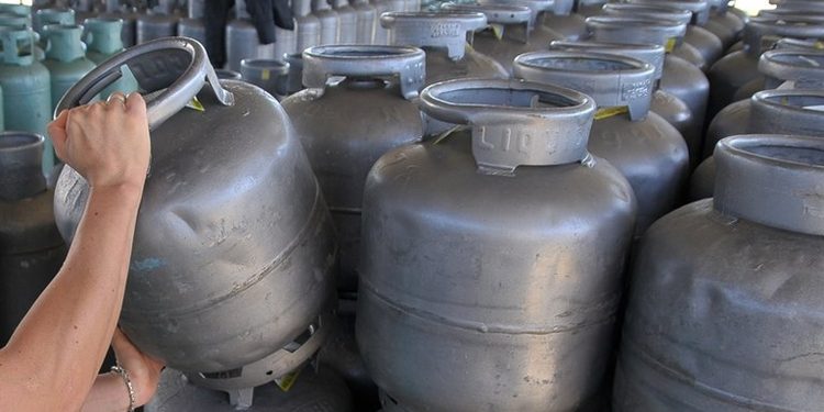 Gás de cozinha fica mais caro a partir desta segunda-feira; confira
