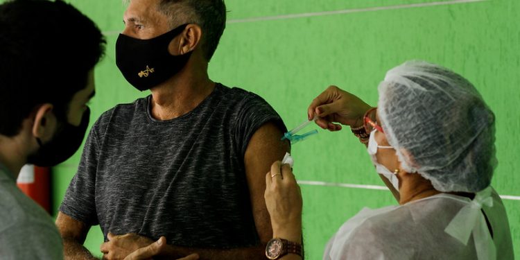 Manaus aplicou mais de 415 mil doses de vacina contra Covid no mês de junho