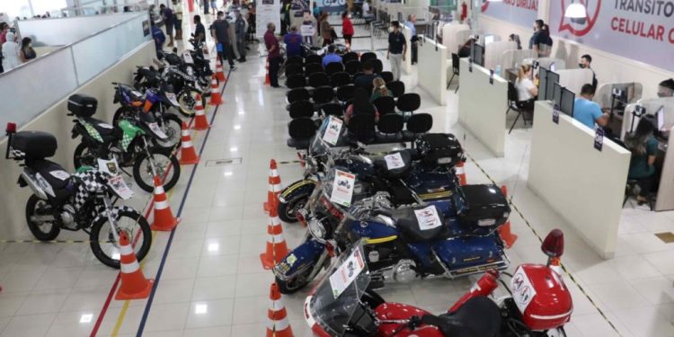 Detran-AM alerta condutores sobre cuidados no trânsito para evitar acidentes