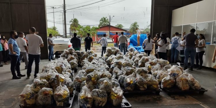 Comunidades de Manaus e interior recebem doações de mais 500 cestas básicas, 1.000 frangos e kit lanche para crianças