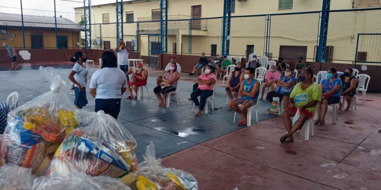 Comunidades de Manaus e interior recebem doações de mais 500 cestas básicas, 1.000 frangos e kit lanche para crianças