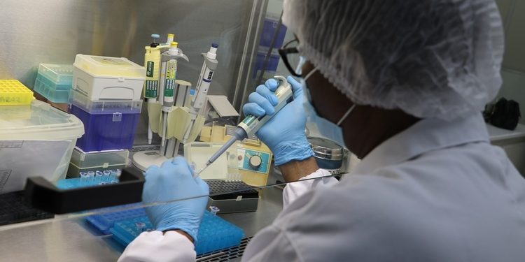 Seis mortes e mais 718 novos casos de Covid-19 são confirmados no Amazonas