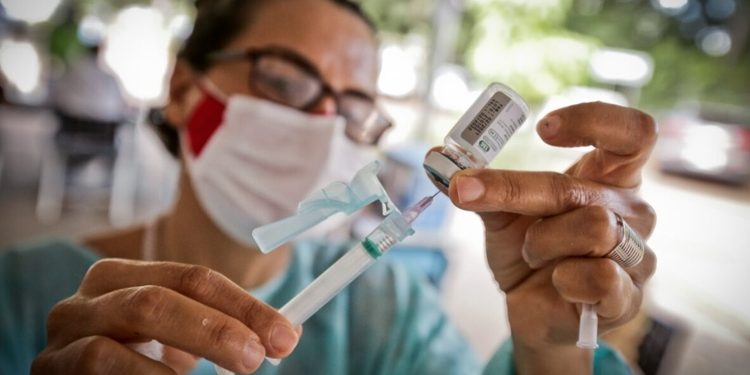 Estudo sugere que vacina contra Influenza reduz gravidade de sintomas da covid