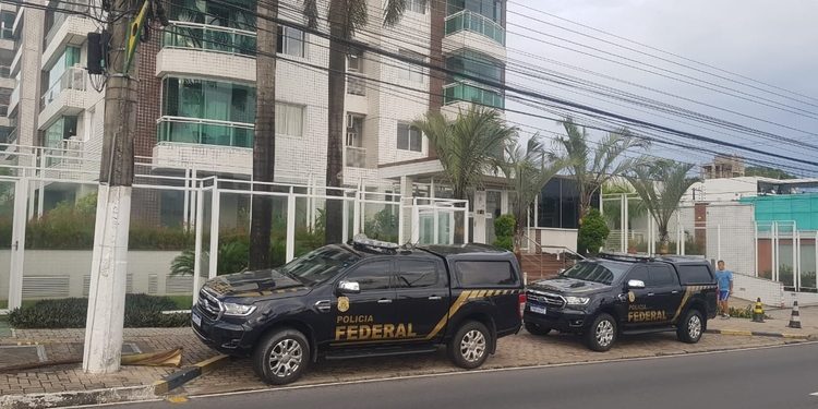 Polícia Federal deflagra operação em condomínio de luxo na zona Centro-Sul de Manaus