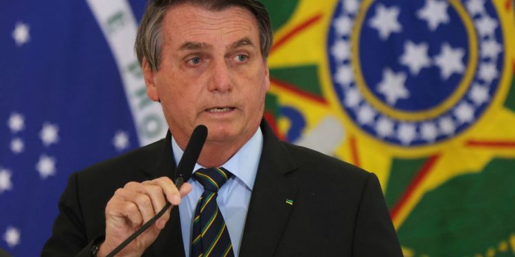 Bolsonaro anuncia veto de R$ 2 bilhões do fundo eleitoral: ‘espero não apanhar’