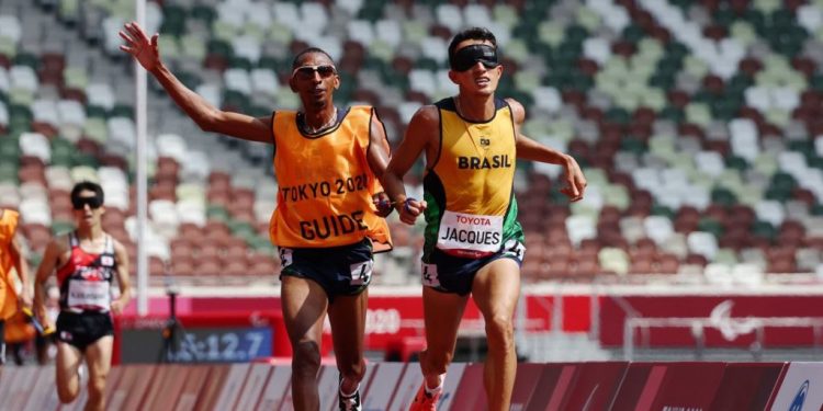 Paralimpíada: Yeltsin Jacques é ouro nos 5000 m da classe T11