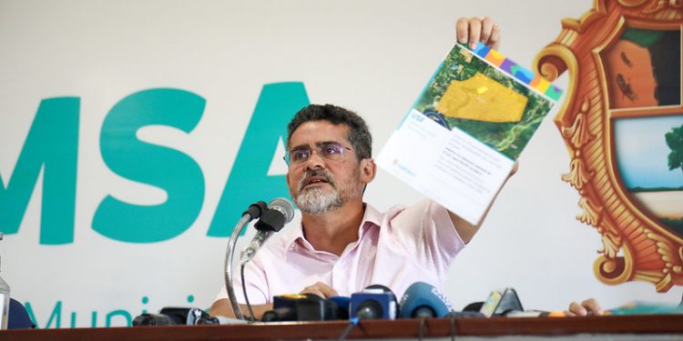 Prefeito David Almeida anuncia concurso da Semsa com 2.001 vagas