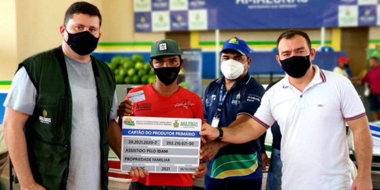 Pescadores e agricultores familiares de Manaquiri recebem R$ 195 mil em crédito rural