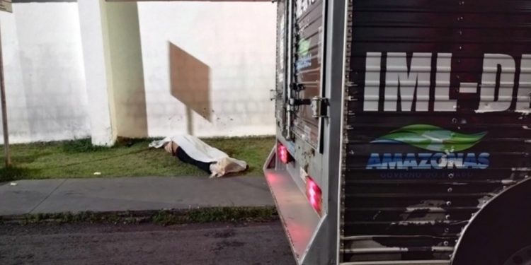 Justiceiro mata bandido e deixa dois comparsas dele feridos durante assalto em Manaus