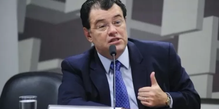 Eduardo Braga é cotado para ministro das Minas e Energia, diz colunista
