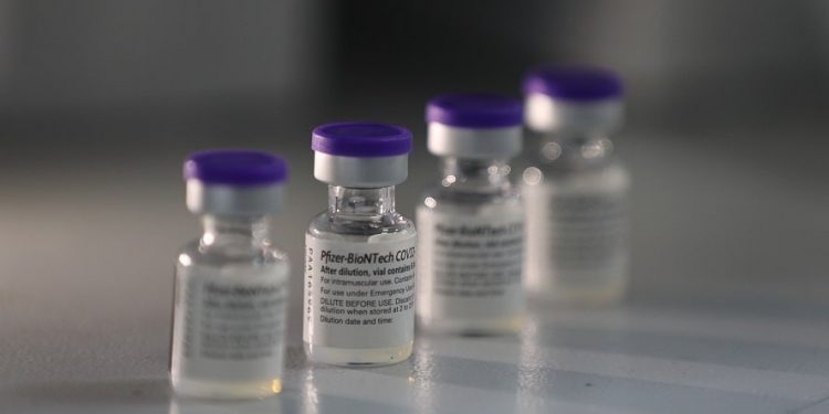 Amazonas recebe 18.720 doses de vacina contra a Covid-19