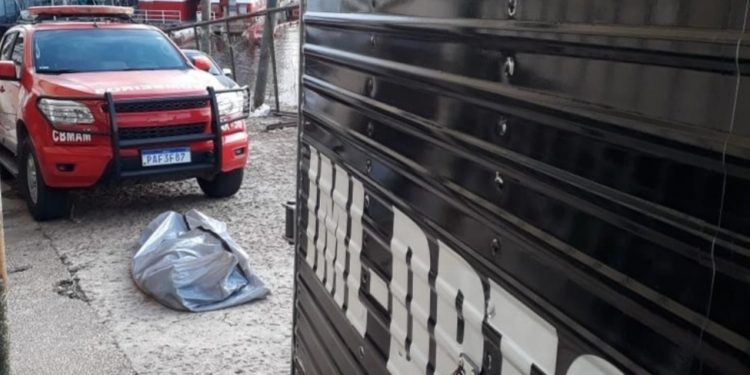 Homem morre afogado em flutuante no bairro Ponta Negra