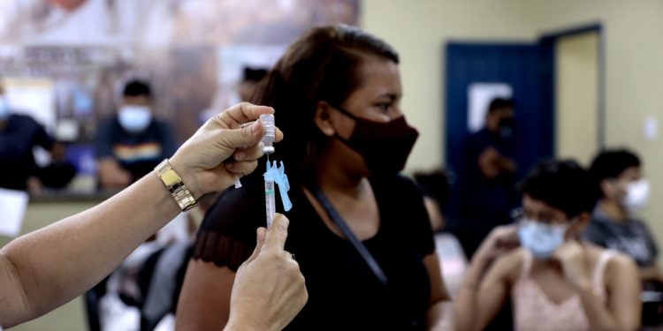Saiba quais pontos de vacinação contra Covid estarão abertos em Manaus neste sábado (4)