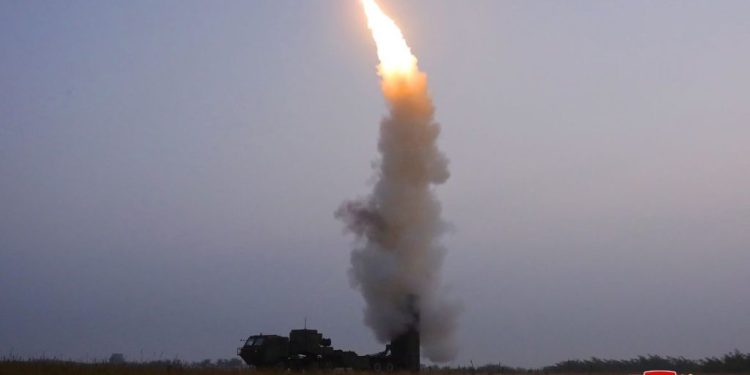 Coreia do Norte dispara novo míssil antiaéreo em mais um teste