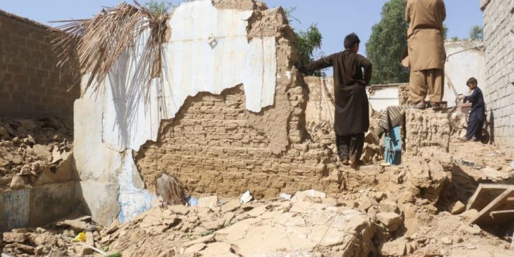 Terremoto mata pelo menos 20 pessoas no Paquistão