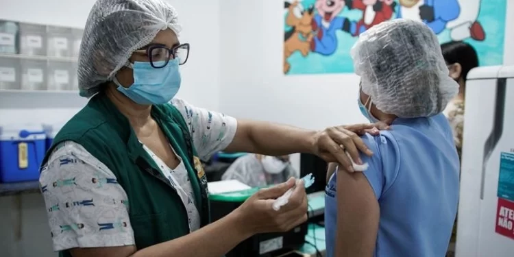 Vacinação contra Covid-19 continua nesta quinta em Manaus; confira locais