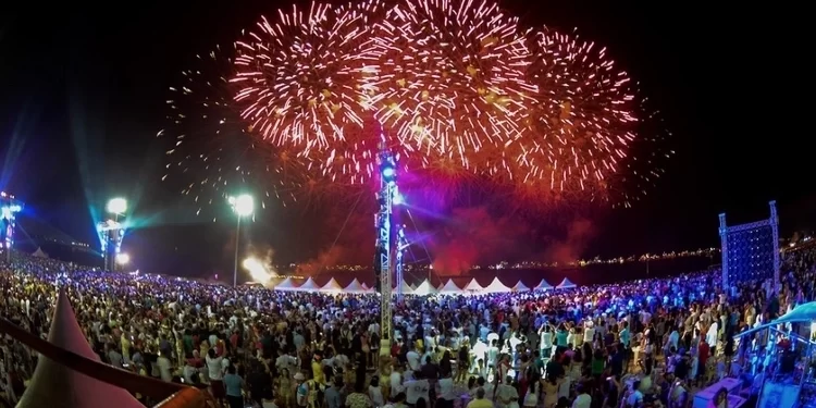 Manaus deve ter festa de Réveillon e Carnaval 2022, diz Wilson Lima