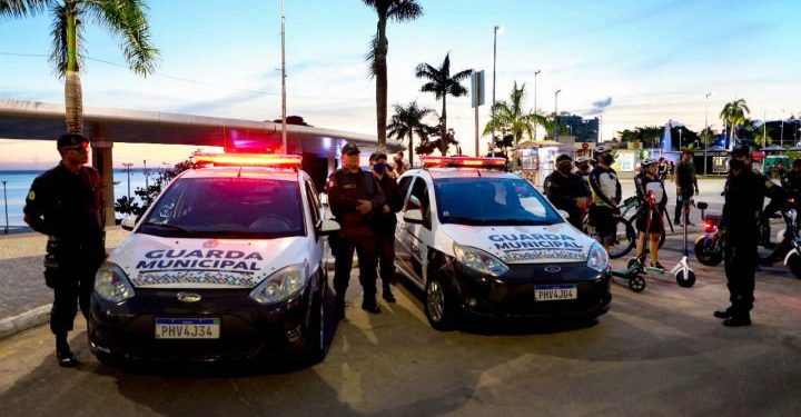 Guarda Municipal intensifica patrulha na Ponta Negra com veículos entregues pelo prefeito David Almeida