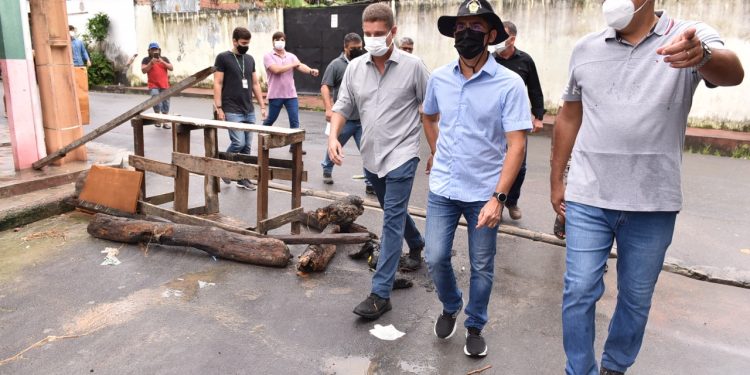 Prefeito David Almeida determina início das obras de recuperação de erosão no Monte das Oliveiras