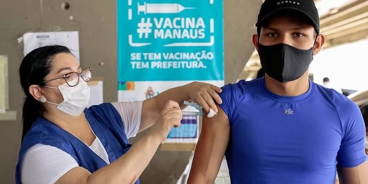 Manaus tem 52 pontos de vacinação contra a Covid-19 nesta sexta