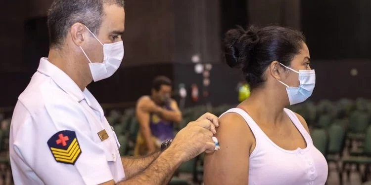 Confira 54 pontos de vacinação contra Covid-19 em Manaus