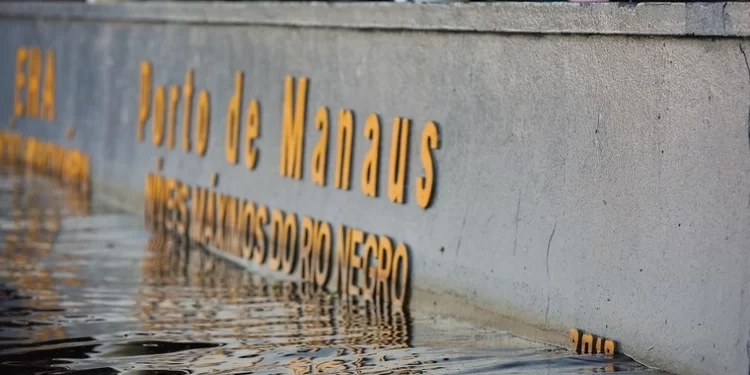 Nível do Rio Negro sobe 19 centímetros em menos de uma semana no Amazonas