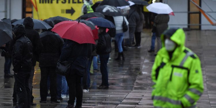 Alemanha bate recorde com mais de 80 mil casos diários de covid-19