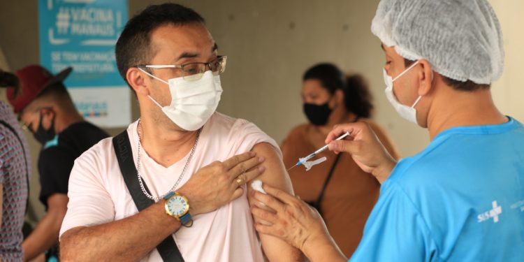 Prefeitura de Manaus reforça a importância da vacinação no combate à Covid-19