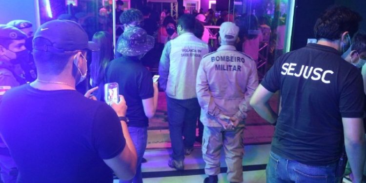 Festas clandestinas com mais de 500 pessoas são encerradas em Manaus