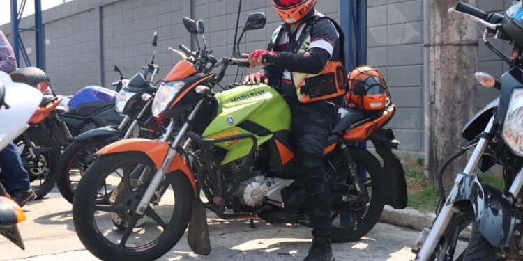 Mototaxistas capacitados pelo Detran-AM já podem obter crédito para manutenção de seus veículos