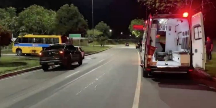 Taxista fica gravemente ferido após acidente com ‘Amarelinho’ em Manaus