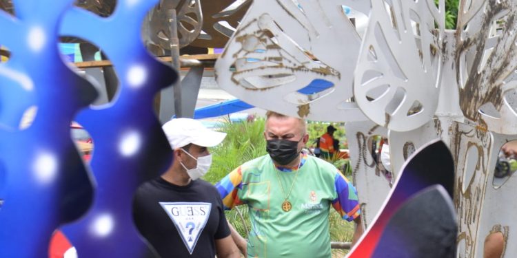 Sabá acompanha últimos retoques na Praça dos Advogados Alberto Simonetti