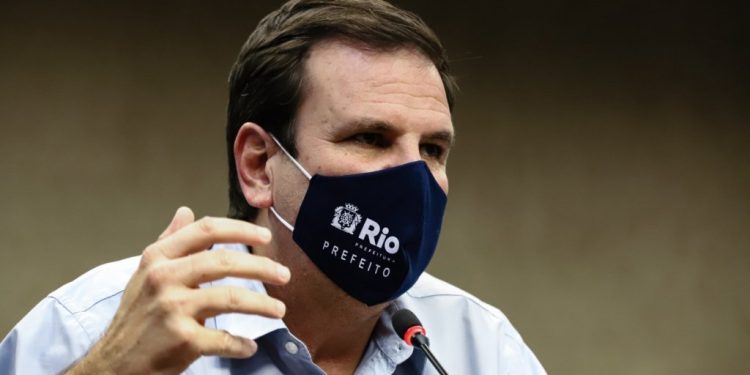 Eduardo Paes cancela o carnaval de rua do Rio