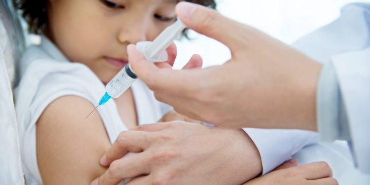 Queiroga diz que vacina contra covid para crianças começa a ser distribuída neste mês